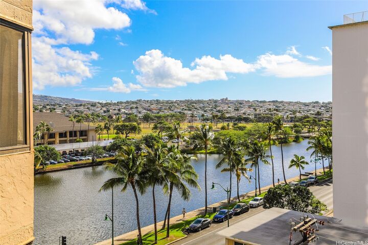 Property Photo: 320 Liliuokalani Avenue 702 HI 96815