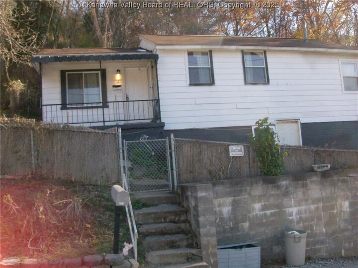 Property Photo: 729 York Avenue WV 25387