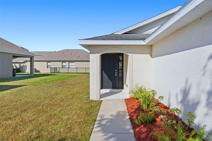 Property Photo: 5504 71st Street E FL 34221