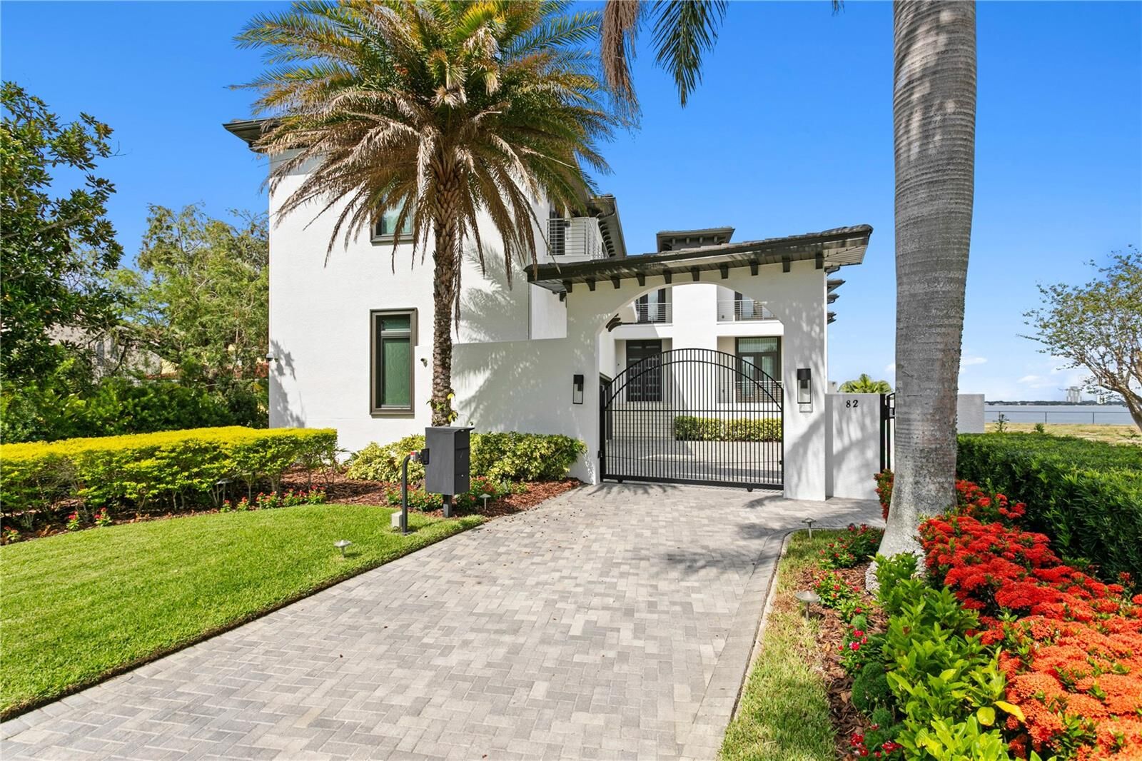 Property Photo:  82 Martinique Avenue  FL 33606 