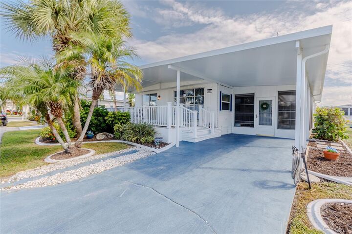 Property Photo: 2100 Kings Highway 127 FL 33980