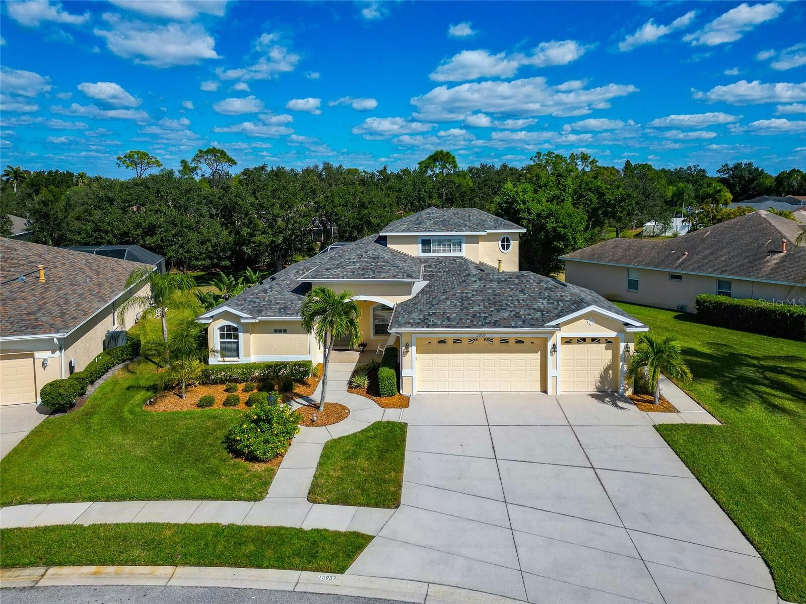 Property Photo:  10937 Bluestem Circle  FL 34202 