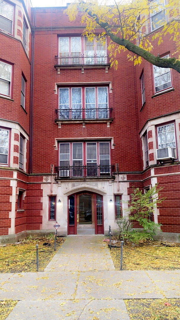 Property Photo: 2233 E 70th Place 1 IL 60649