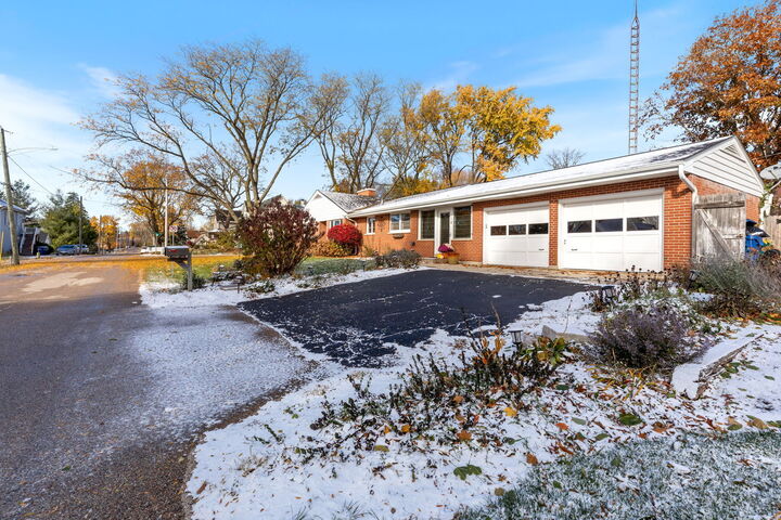 Property Photo: 118 W Reader Street IL 60119
