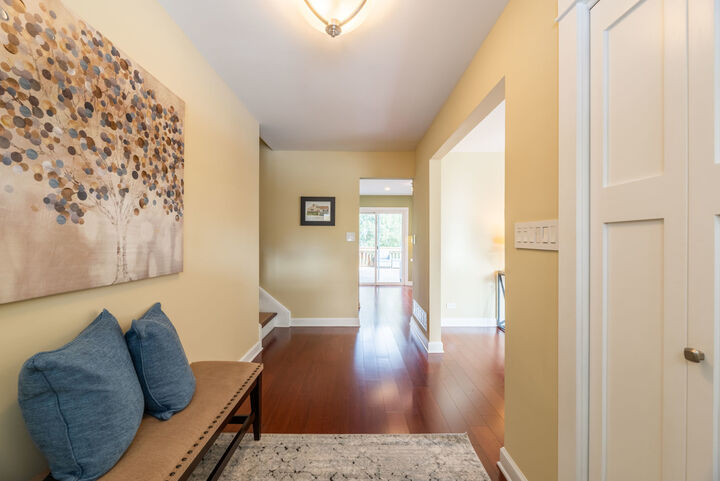 Property Photo: 806 W Hackberry Drive IL 60004