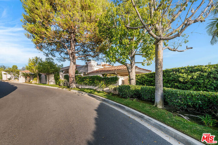 Property Photo:  1136 Calle Vista Drive  CA 90210 