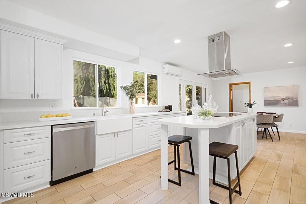 Property Photo:  1811 El Monte Drive  CA 91362 