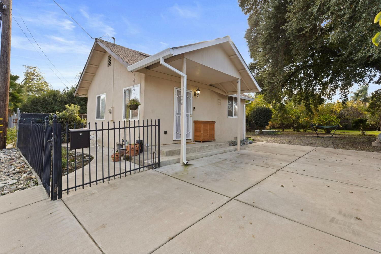 Property Photo: 608 Yolo Street CA 95605