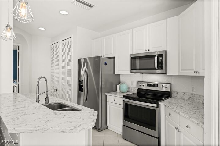 Property Photo: 1340 Sweetwater Cove 202 FL 34110