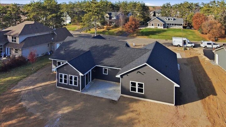 Property Photo:  1422 Creekwood Drive  WI 54017 