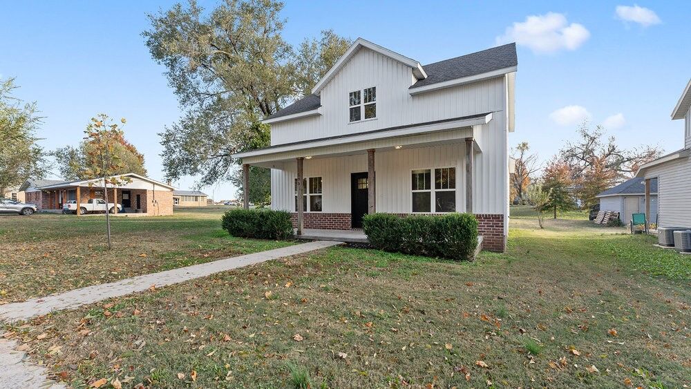 Property Photo: 505 Birmingham Street AR 72736