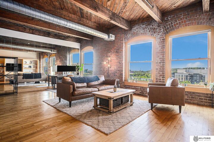 Property Photo: 105 S 9th Street 706 NE 68102