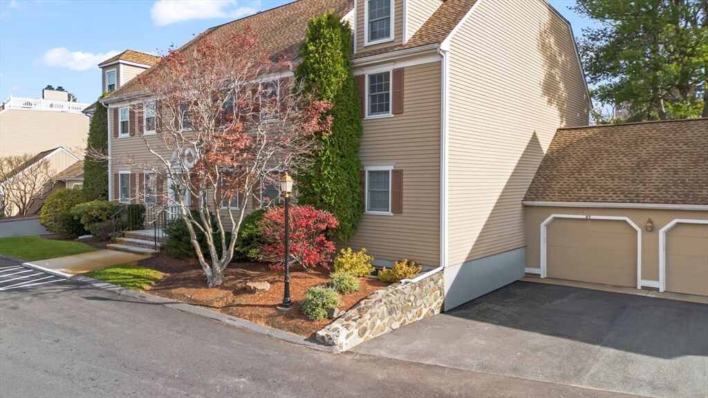 Property Photo:  27 Weatherly Dr 27  MA 01970 