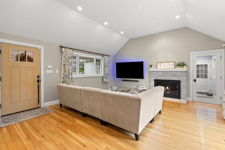 Property Photo:  5 Mercury Circle  MA 01810 