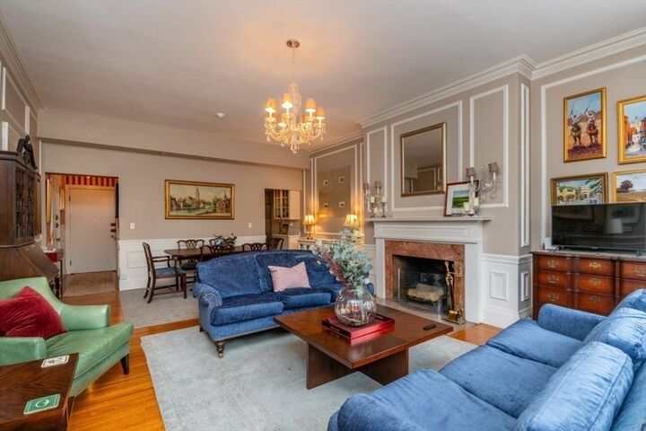 Property Photo:  164 Beacon St 2  MA 02116 