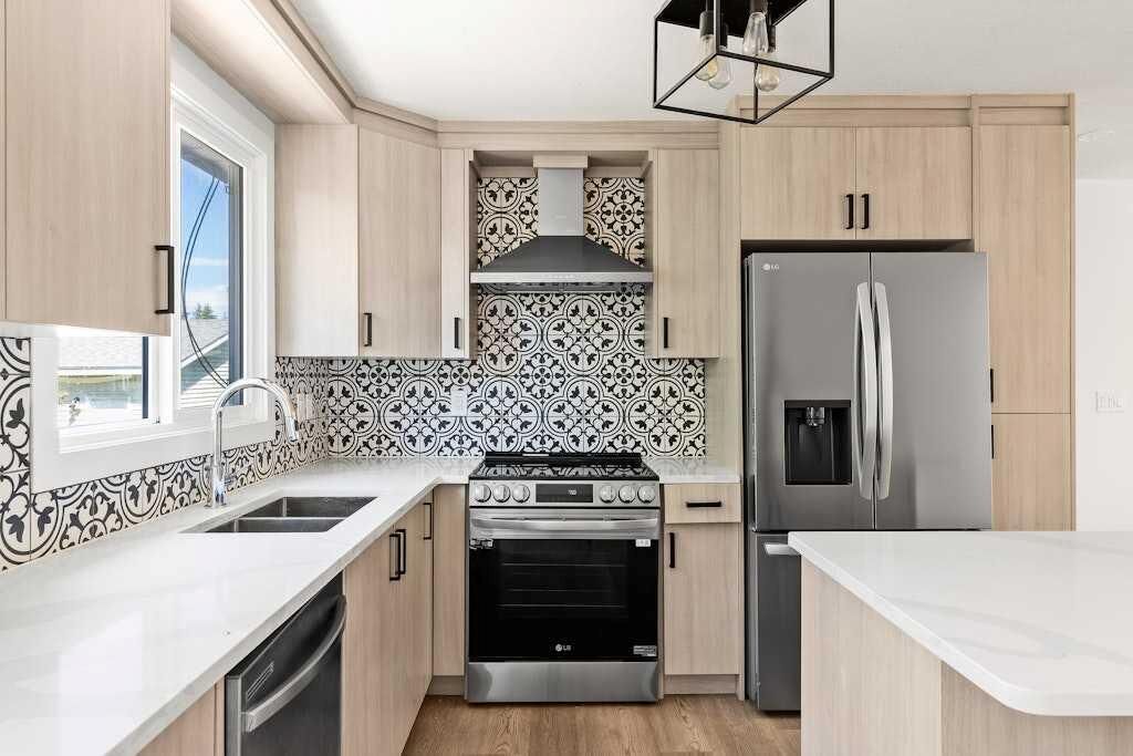 Photo de la propriété:  856 Rundlecairn Way NE  AB T1Y 2R7 