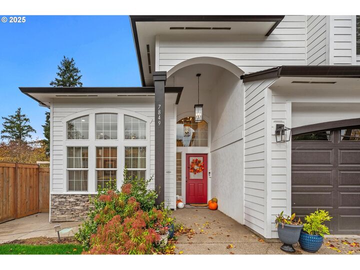 Property Photo:  7849 SW Birch St  OR 97223 