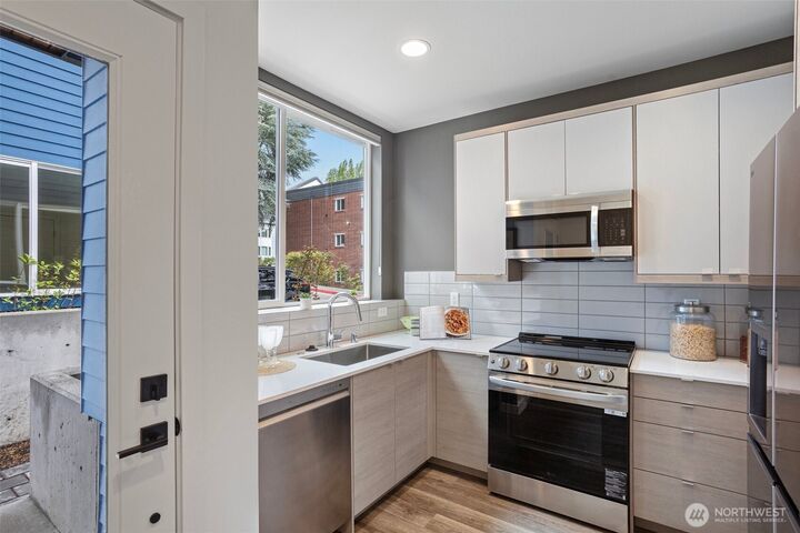 Property Photo:  2525  29th Avenue S B  WA 98144 