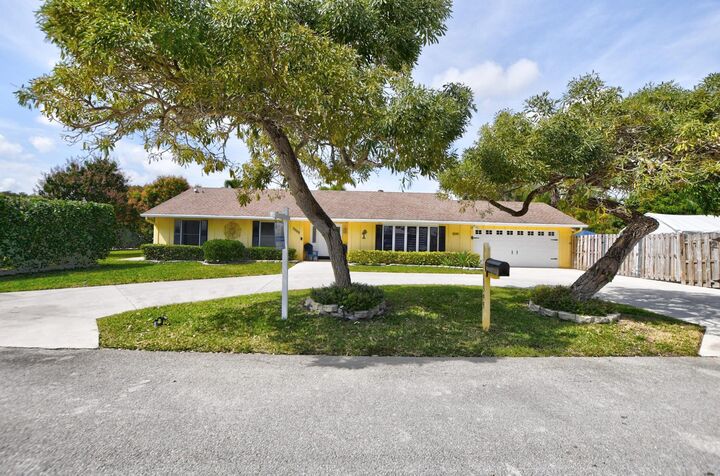 Property Photo: 1599 Isabel Este Road FL 33486
