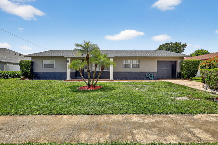 Property Photo: 600 S Mangonia Circle FL 33401