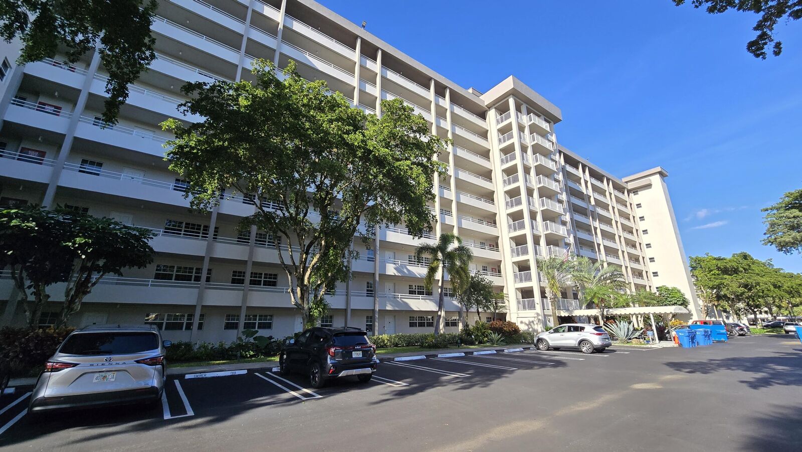 Property Photo: 575 Oaks Lane 509 FL 33069