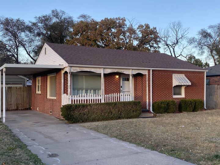 Property Photo:  1030 W 45th St S  KS 67217 