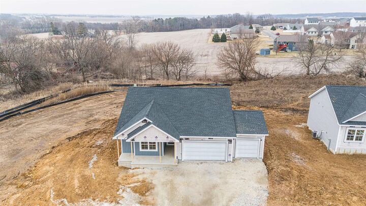 Property Photo:  506 Ridge Court  WI 53576 