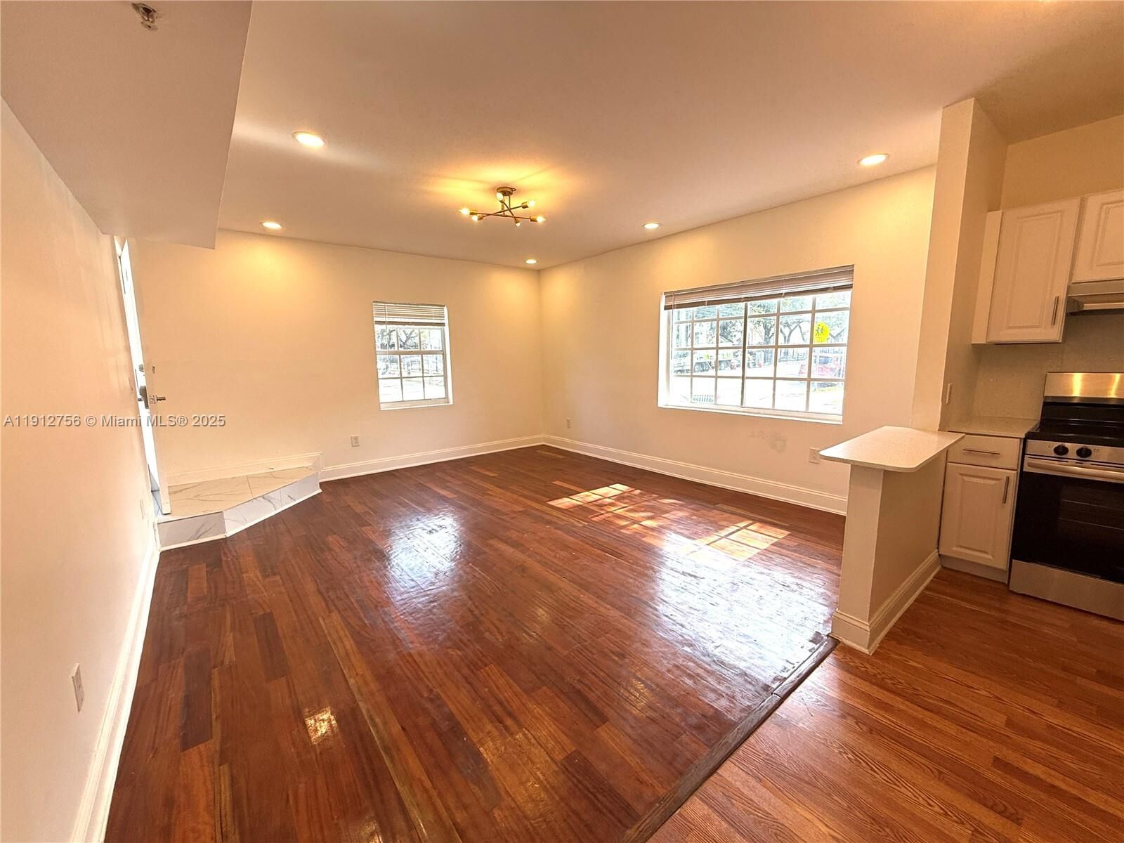 Property Photo:  1440 Pennsylvania Ave 4  FL 33139 