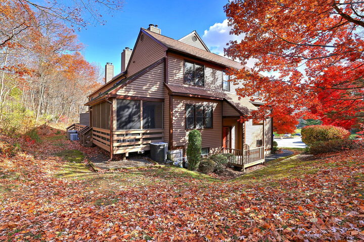 Property Photo: 13 Shadow Wood Circle 13 CT 06468