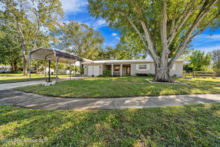 Property Photo: 1035 S Mars Court FL 32796