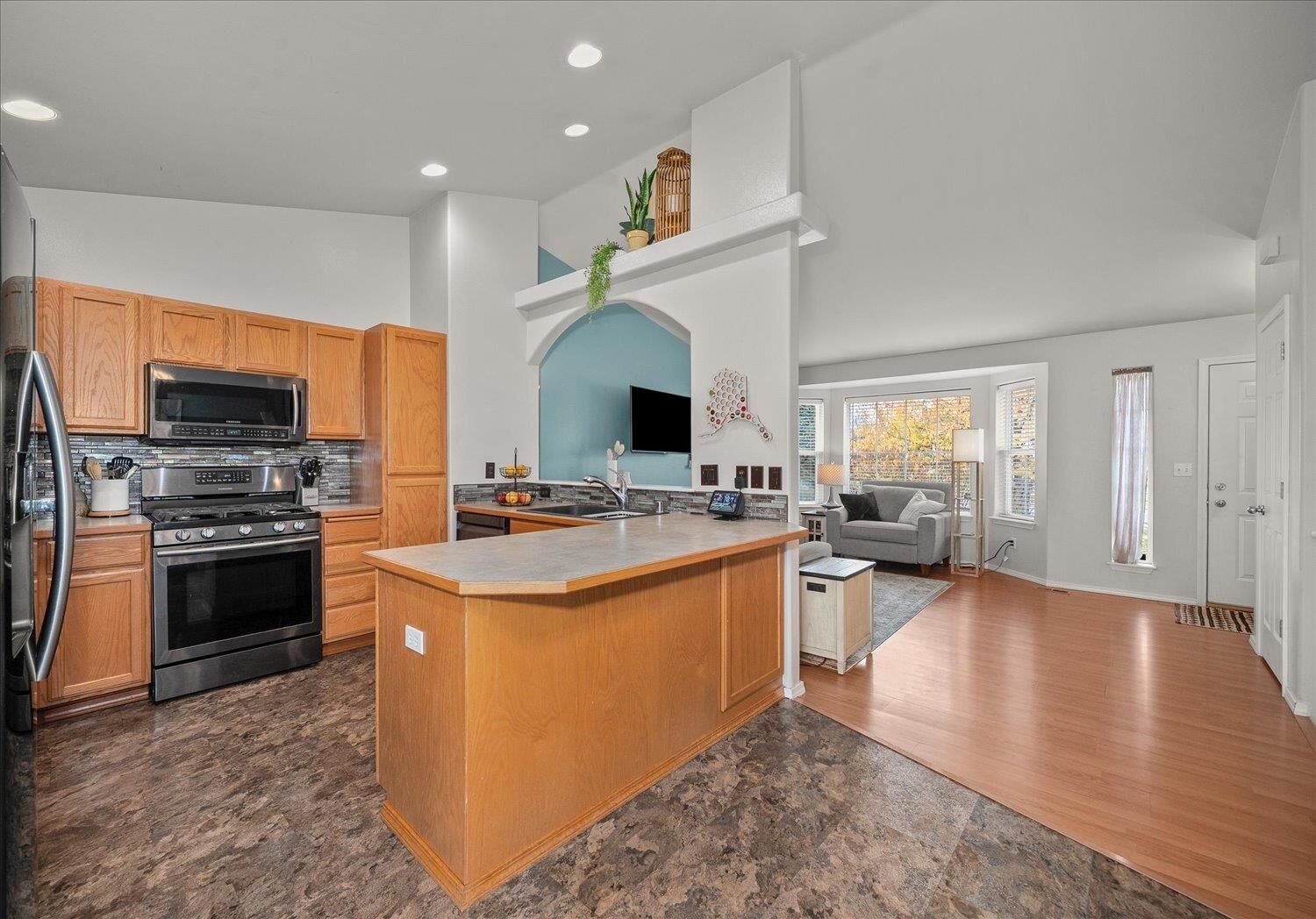 Property Photo:  1714 N Arc Rd  WA 99016 