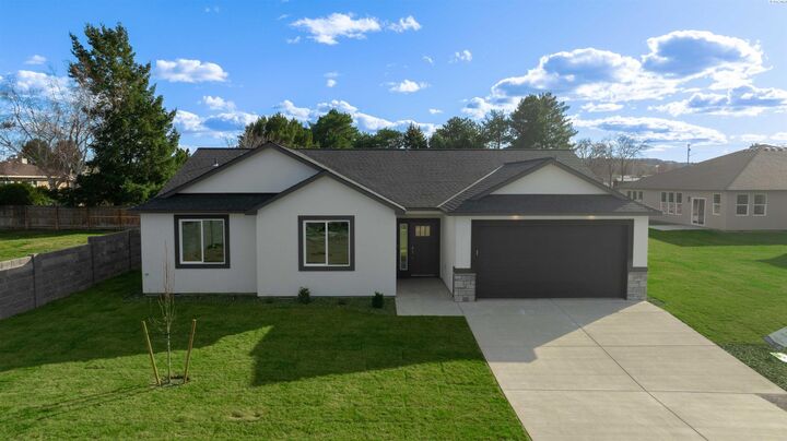 Property Photo: 5423 W Okanogan Ave WA 99336