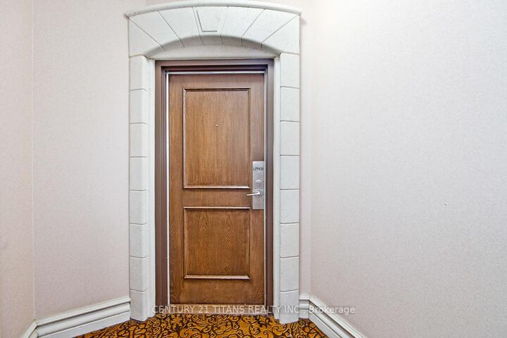 Property Photo:  7 Lorraine Drive Lph 08  ON M2N 7H2 