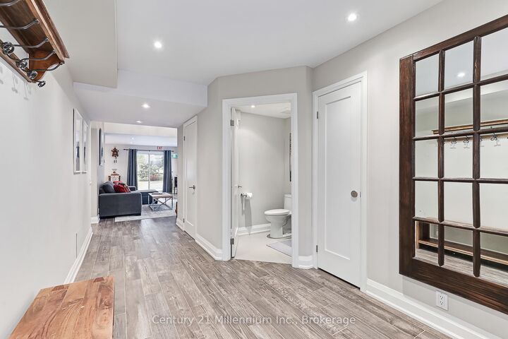 Photo de la propriété: 110 Fairway Court 102 ON L9Y 0P8