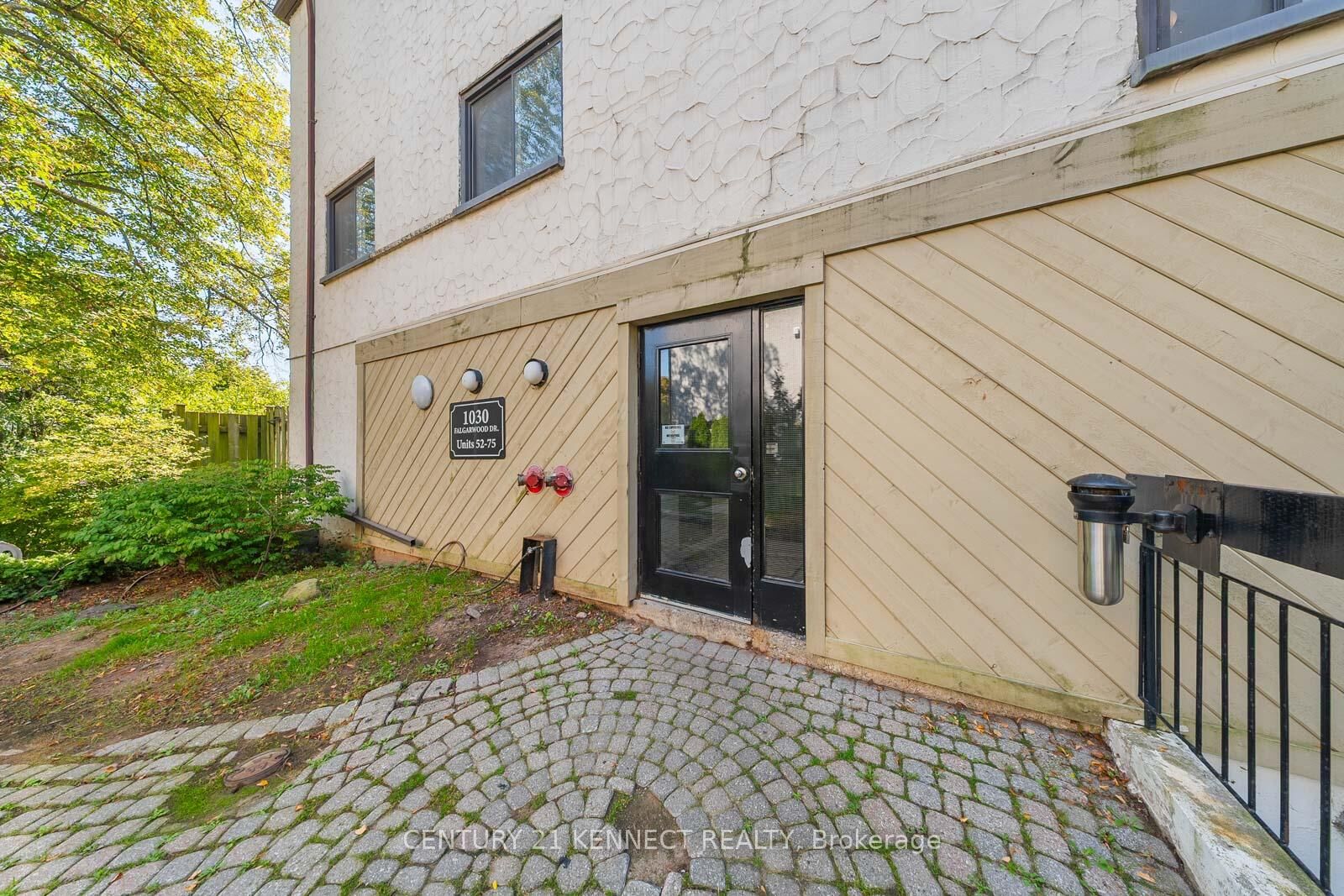 Property Photo:  1030 Falgarwood Drive 71  ON L6H 2P5 