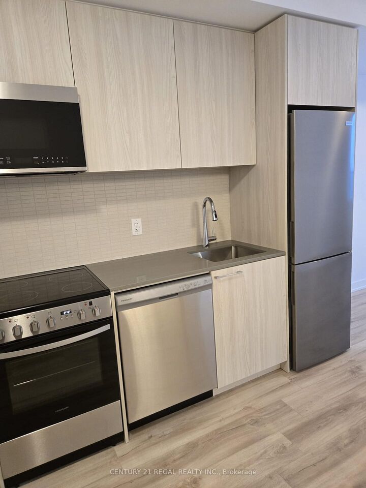 Photo de la propriété:  7439 Kingston Road E 416  ON M1B 5S3 