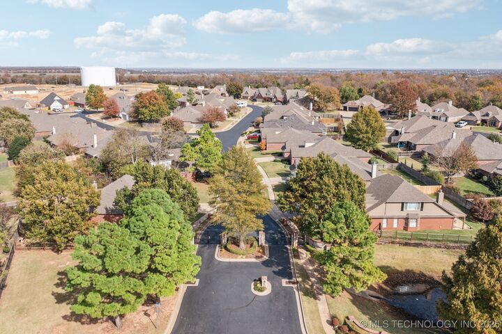 Property Photo:  3309 N Gum Place  OK 74012 