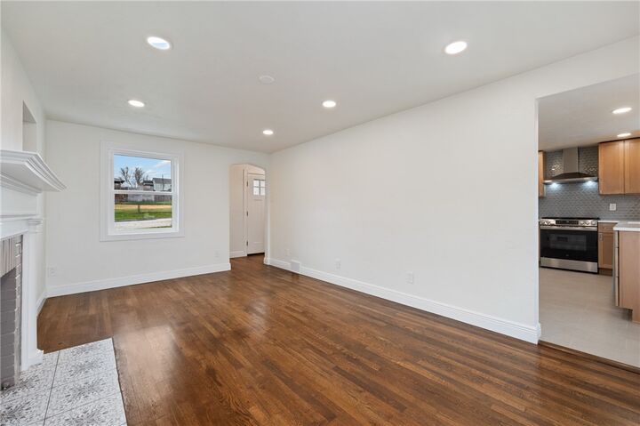 Property Photo:  909 North Ave  PA 15147 