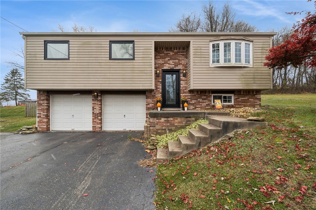 Property Photo:  1666 Old Leechburg Rd  PA 15068 