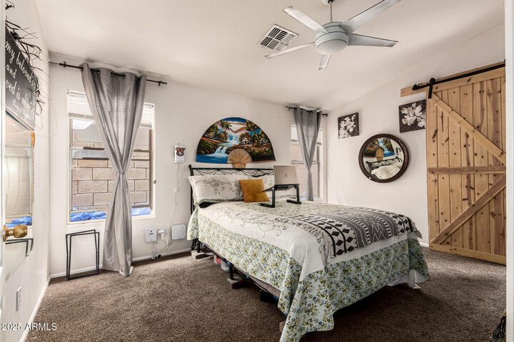 Property Photo: 548 E Embassy Drive AZ 85143