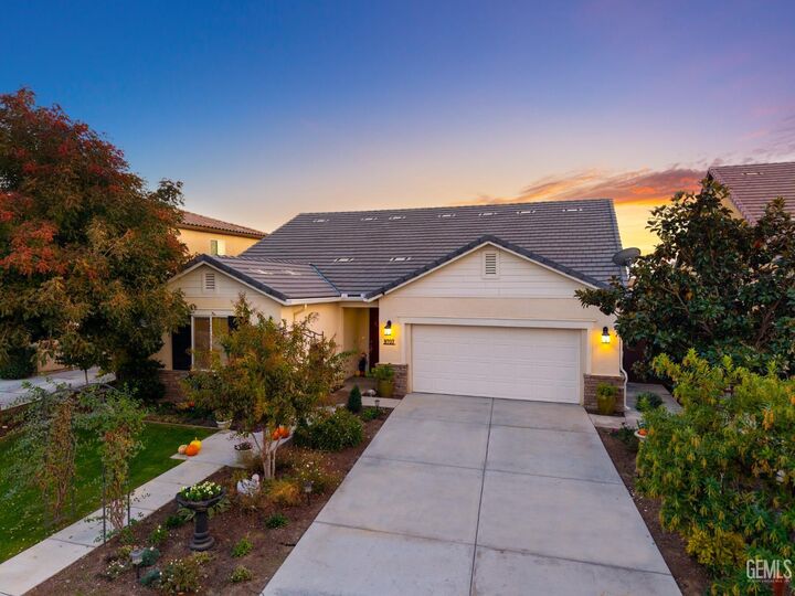 Property Photo: 9707 Metropolitan Way CA 93311