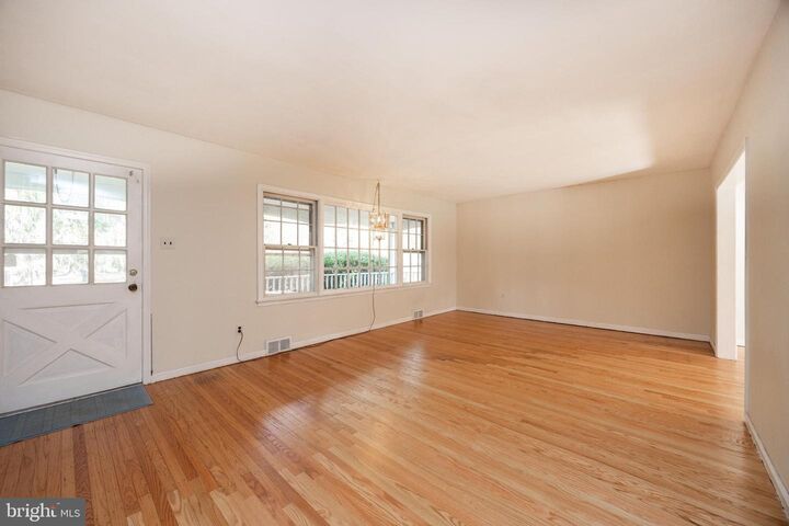 Property Photo:  11 Ivy Lane  PA 19342 