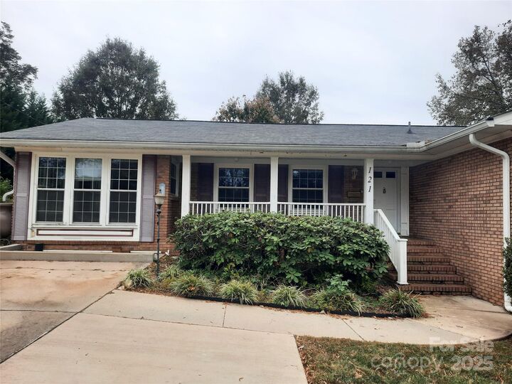 Property Photo: 121 Greenview Drive NC 28081