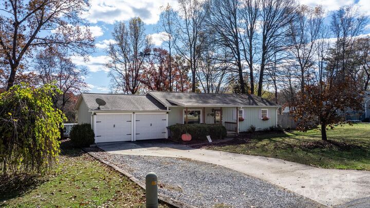 1553 Castell Lane  Hickory NC 28601 photo