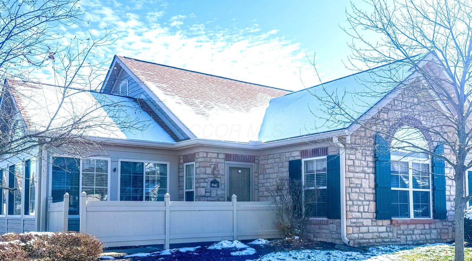 Property Photo: 842 Lambton W Circle OH 43130