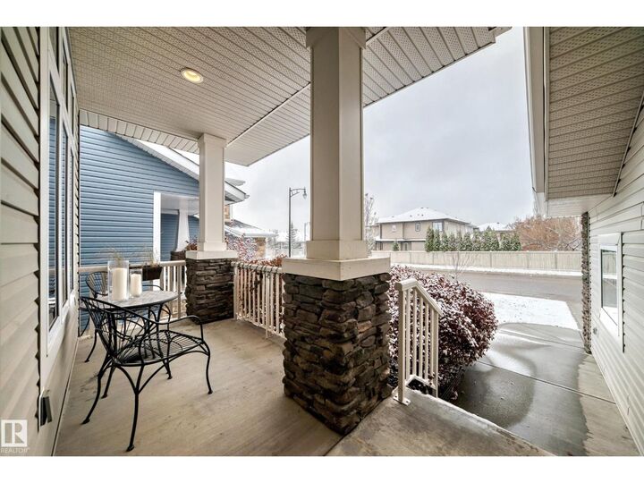 Photo de la propriété:  6107 Maynard Cr NW  AB T6R 0J2 