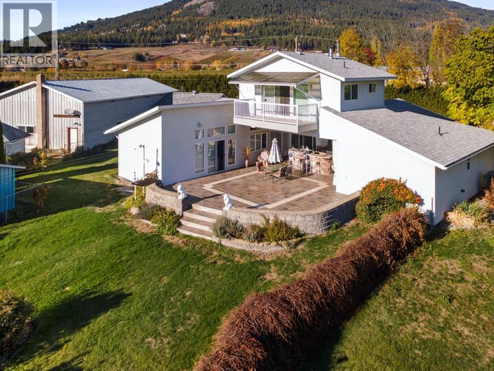 Property Photo: 409 33rd Avenue South BC V0B 1G1