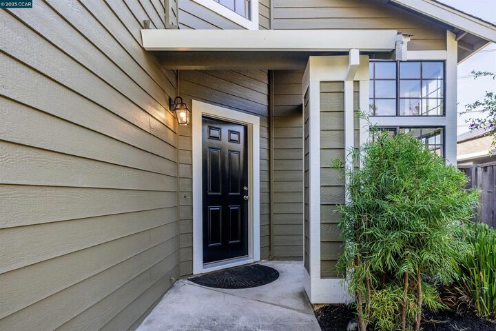 Property Photo: 2214 Forsythia Way CA 94553