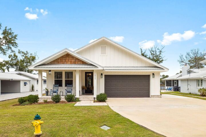 Property Photo: 934 Bay Grove Road FL 32439