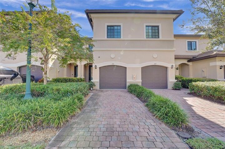 Property Photo: 4228 N Dixie Hwy 106 FL 33334